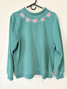 Vintage Alia fleece sweater with floral detailing
